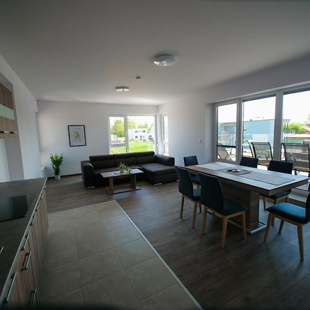 Zea Apartmanhaz Apartamento Balatonfenyves Exterior foto