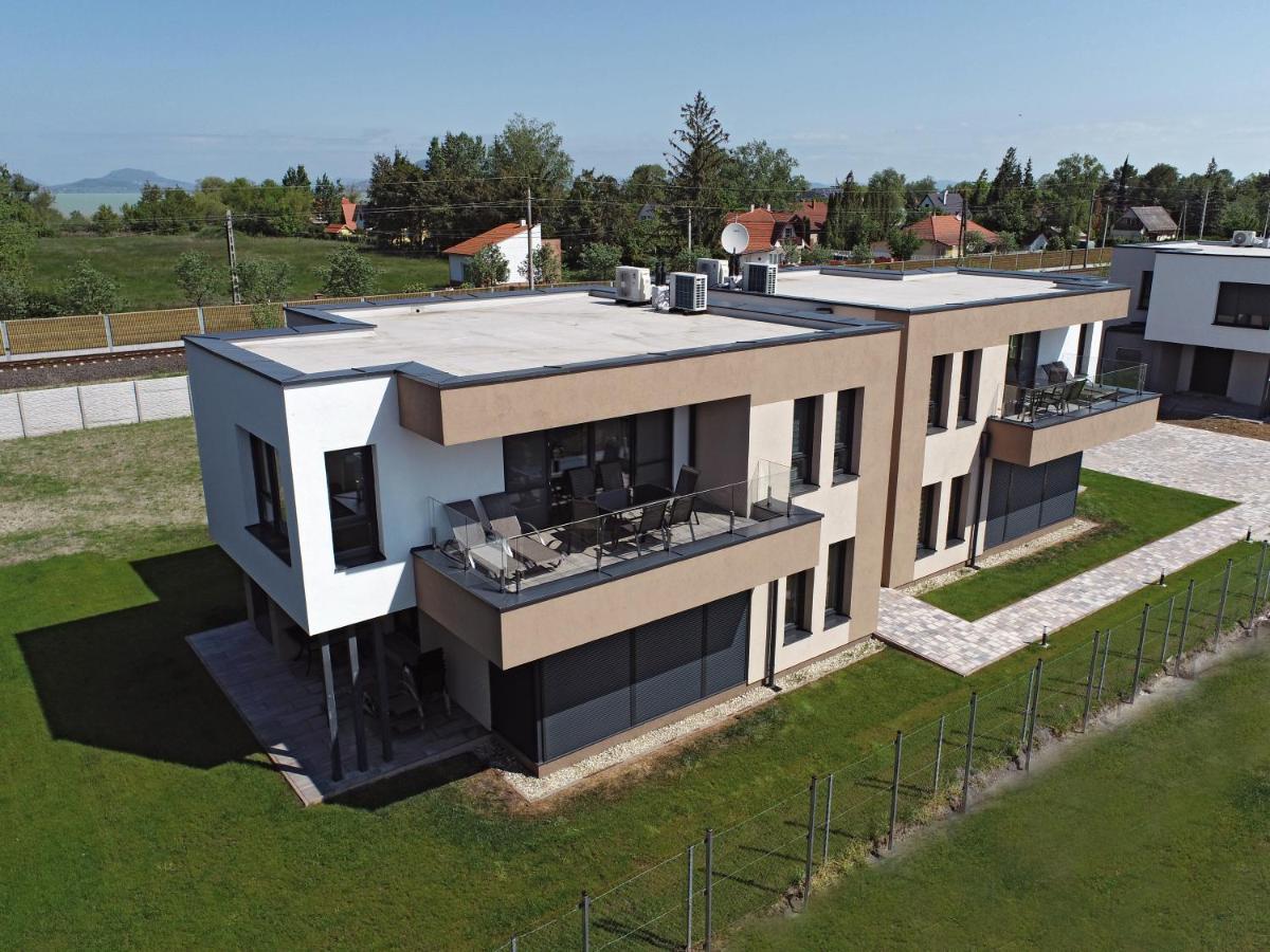 Zea Apartmanhaz Apartamento Balatonfenyves Exterior foto