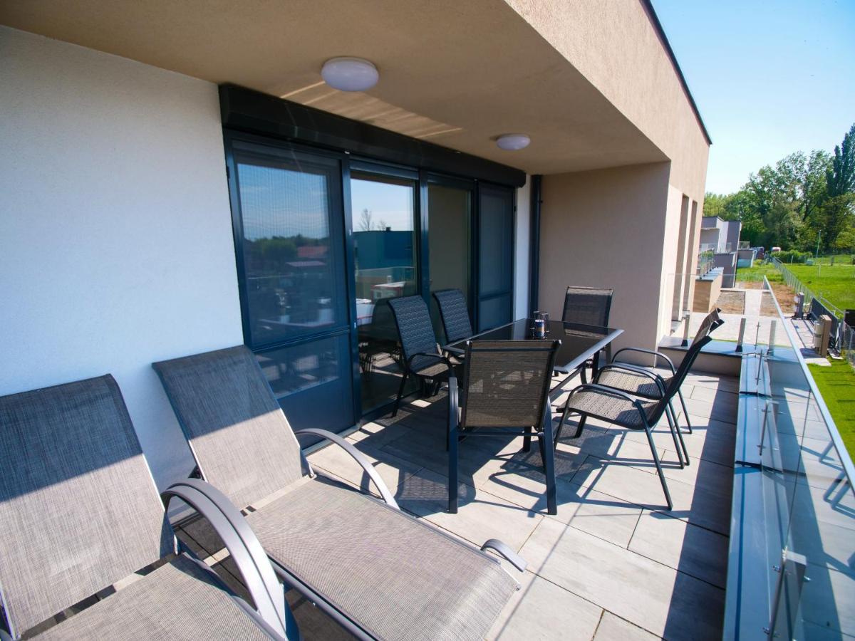 Zea Apartmanhaz Apartamento Balatonfenyves Exterior foto