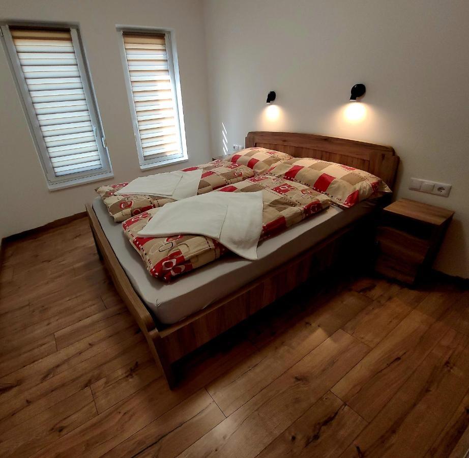 Zea Apartmanhaz Apartamento Balatonfenyves Exterior foto