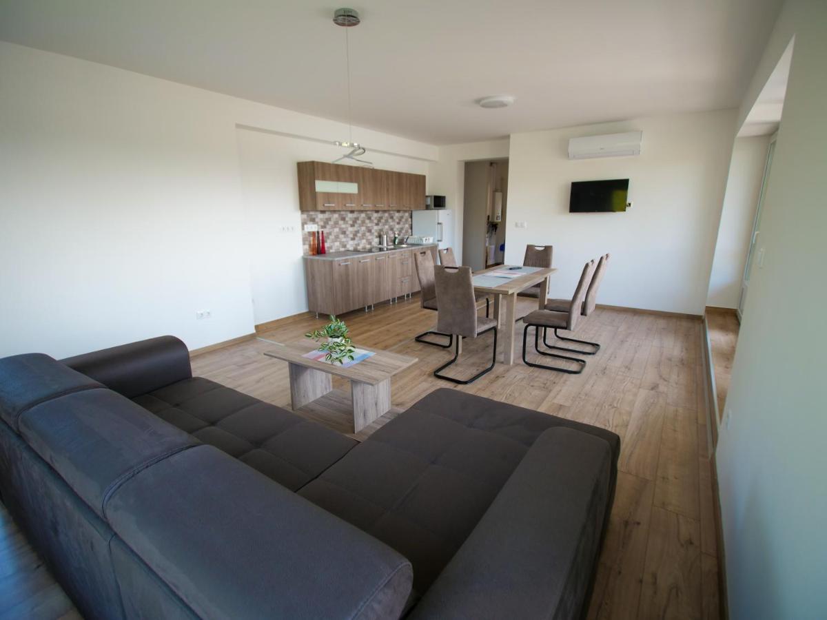 Zea Apartmanhaz Apartamento Balatonfenyves Exterior foto