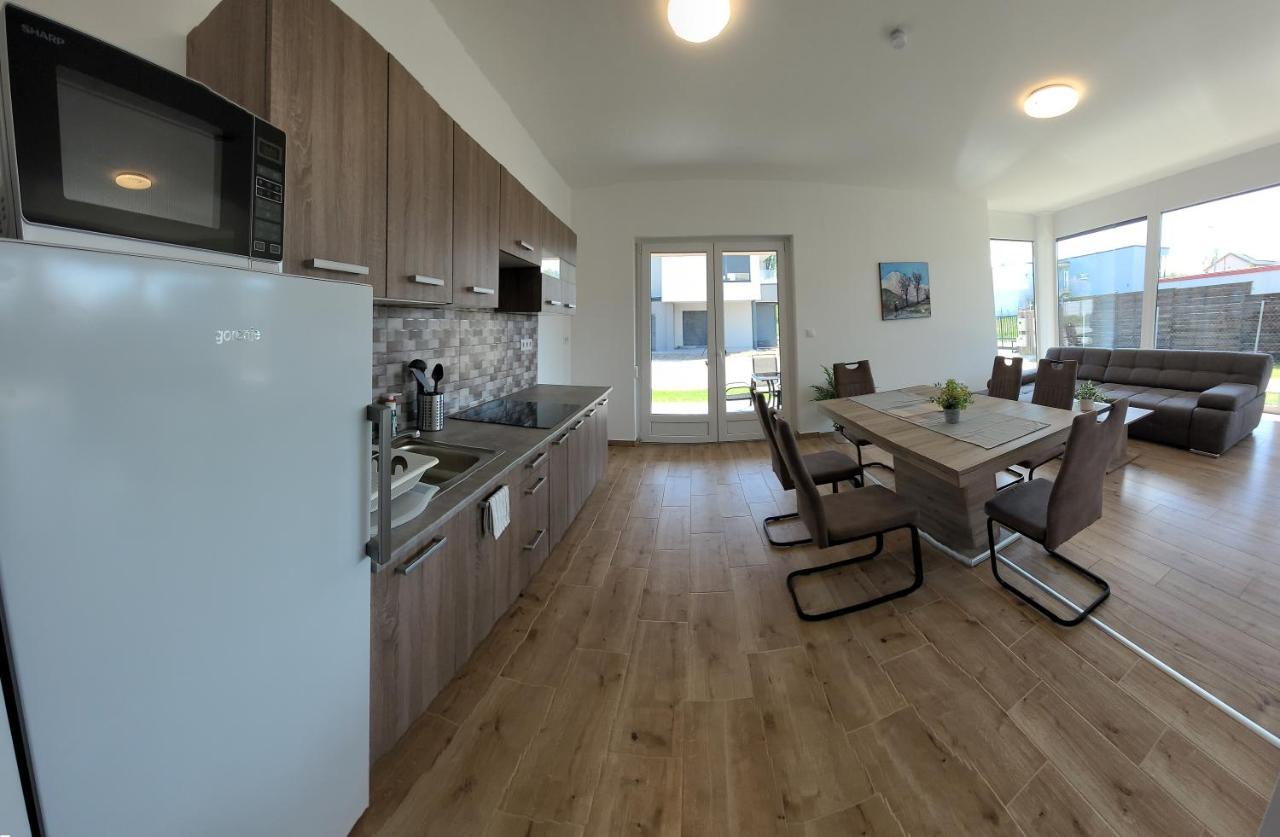 Zea Apartmanhaz Apartamento Balatonfenyves Exterior foto