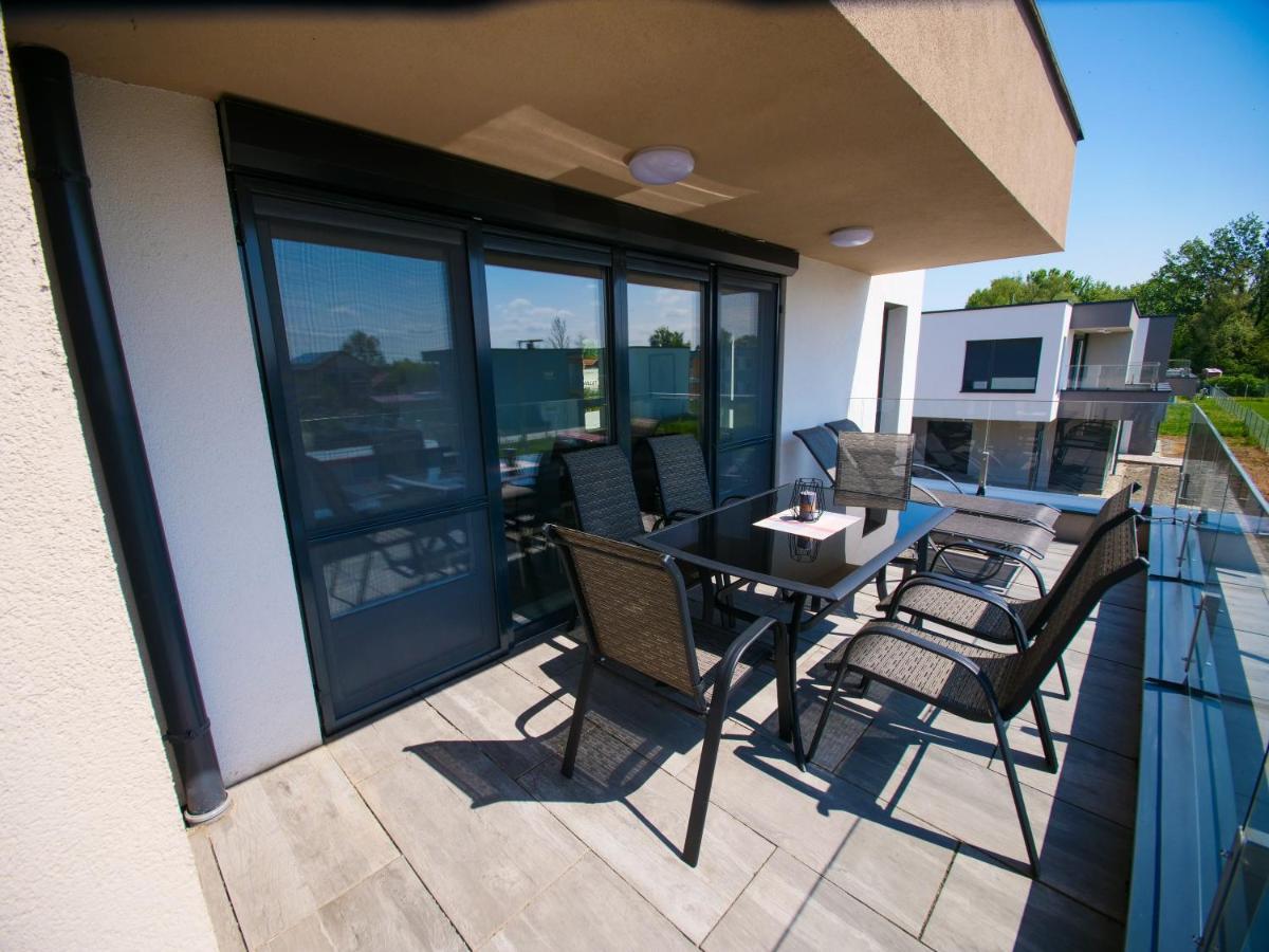 Zea Apartmanhaz Apartamento Balatonfenyves Exterior foto