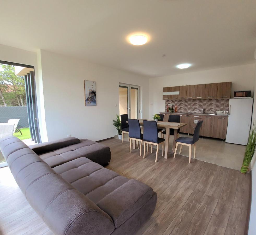 Zea Apartmanhaz Apartamento Balatonfenyves Exterior foto