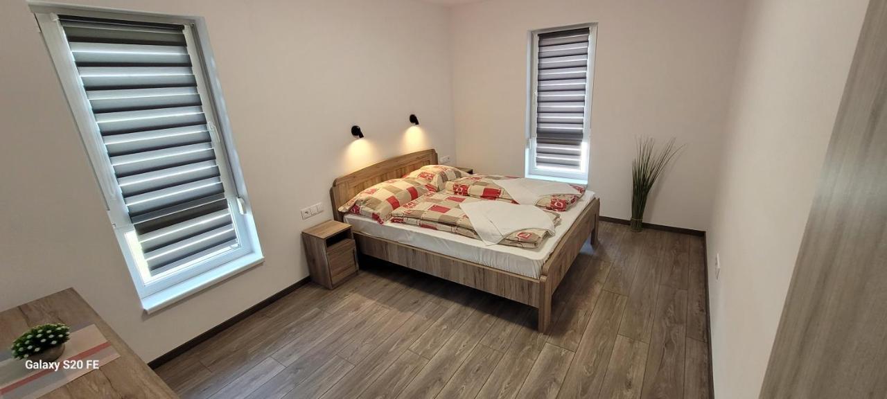 Zea Apartmanhaz Apartamento Balatonfenyves Exterior foto
