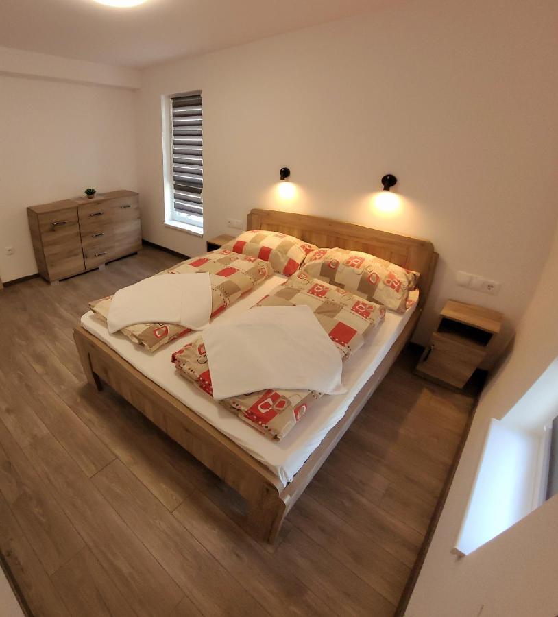 Zea Apartmanhaz Apartamento Balatonfenyves Exterior foto