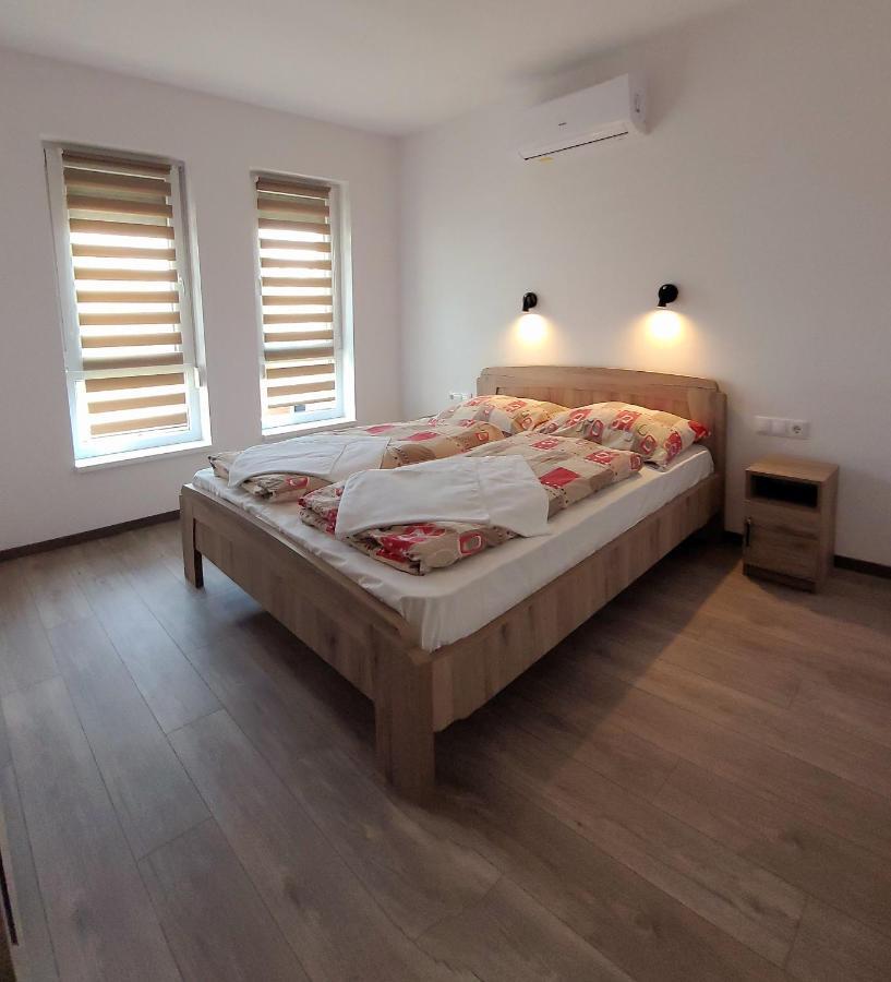 Zea Apartmanhaz Apartamento Balatonfenyves Exterior foto
