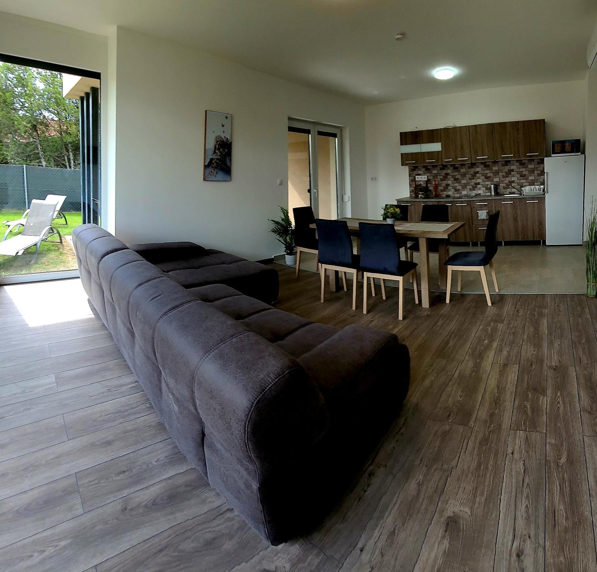 Zea Apartmanhaz Apartamento Balatonfenyves Exterior foto